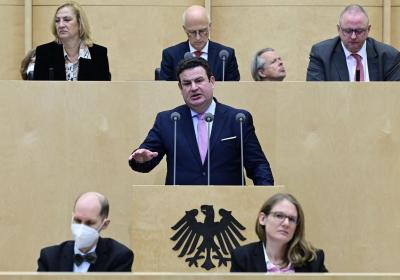 German government defends plan to ease citizenship rules