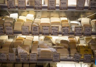 American cheesemakers learn to live with new raw-milk regulations