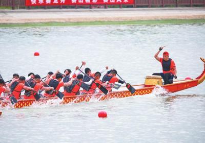 Ancient dragon boat festival thrives by underlining teamwork, unity
