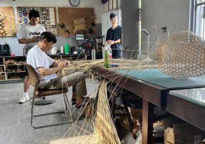 Inheritor of bamboo weaving innovates ancient art form