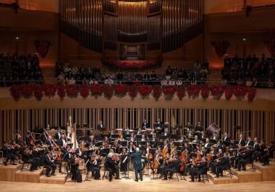 Concert by Russian conductor Valery Gergiev and mega-orchestra wins big applause in Beijing