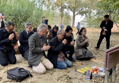 Civilian group from Okinawa visits Ryukyu cemetery site in Beijing, expresses hope for peace