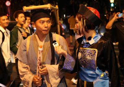 In Shanghai, Chinese recreate Halloween with a distinctive Chinese style