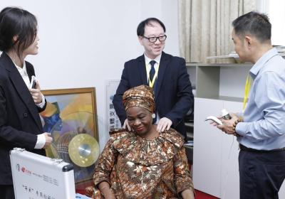 Nigeria: Embassy diplomats experience the Traditional Chinese Medicine culture