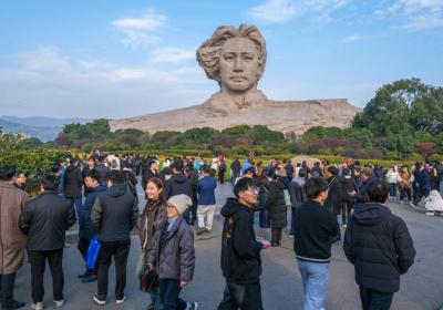 Documentary on late Chinese leader Mao Zedong achieves balance between historical fact and artistic expression