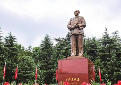 In Shaoshan, Chairman Mao revered by visitors from across the nation