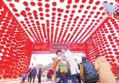 Temple fair makes sensational return in China, embodying people's vision for a happy and prosperous life