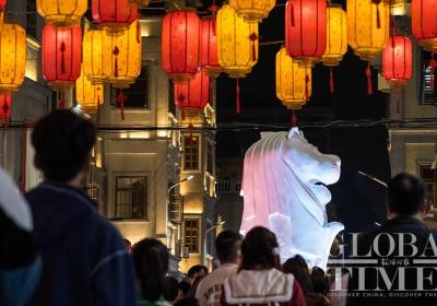 Lantern displays, carnivals attract crowds during traditional festival