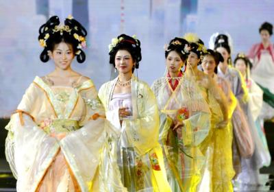 Love for ‘hanfu’ unites young people across the Straits