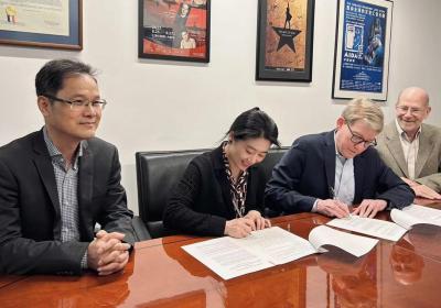 Agreement signed between China and US on theatrical performances