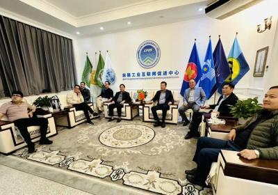 Vietnam: Representatives from embassy visit industrial internet center in Shaanxi
