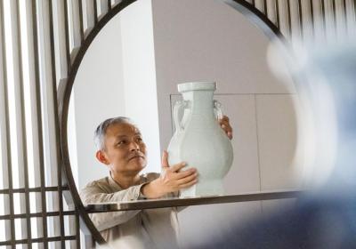 Craftsman in Jingdezhen keeps reviving ancient porcelain techniques