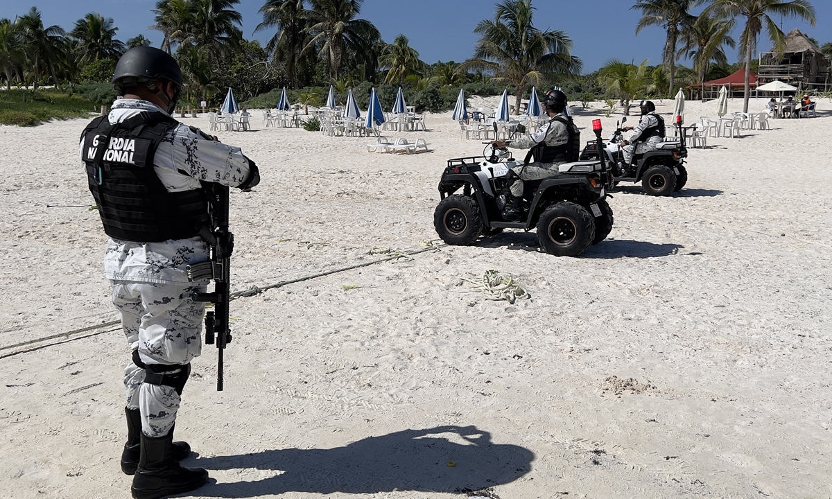 Drug violence shakes Mexican beach resorts