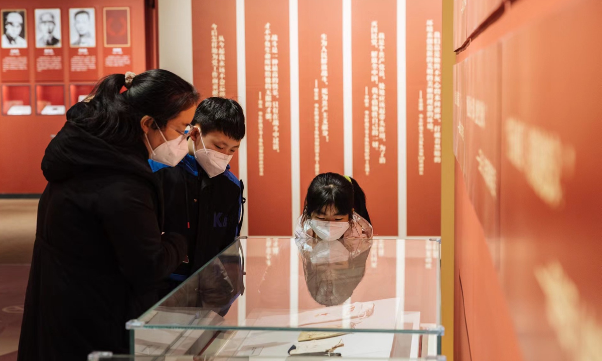 Historical items on display at show marking Huaihai Campaign victory