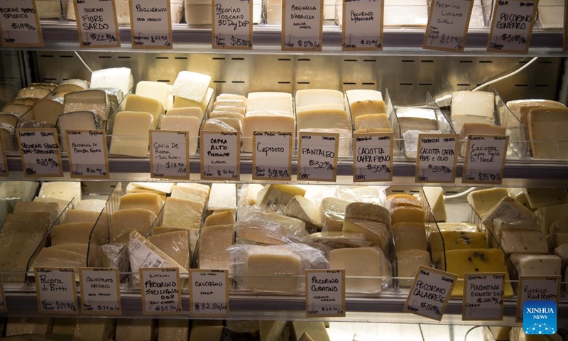 American cheesemakers learn to live with new raw-milk regulations