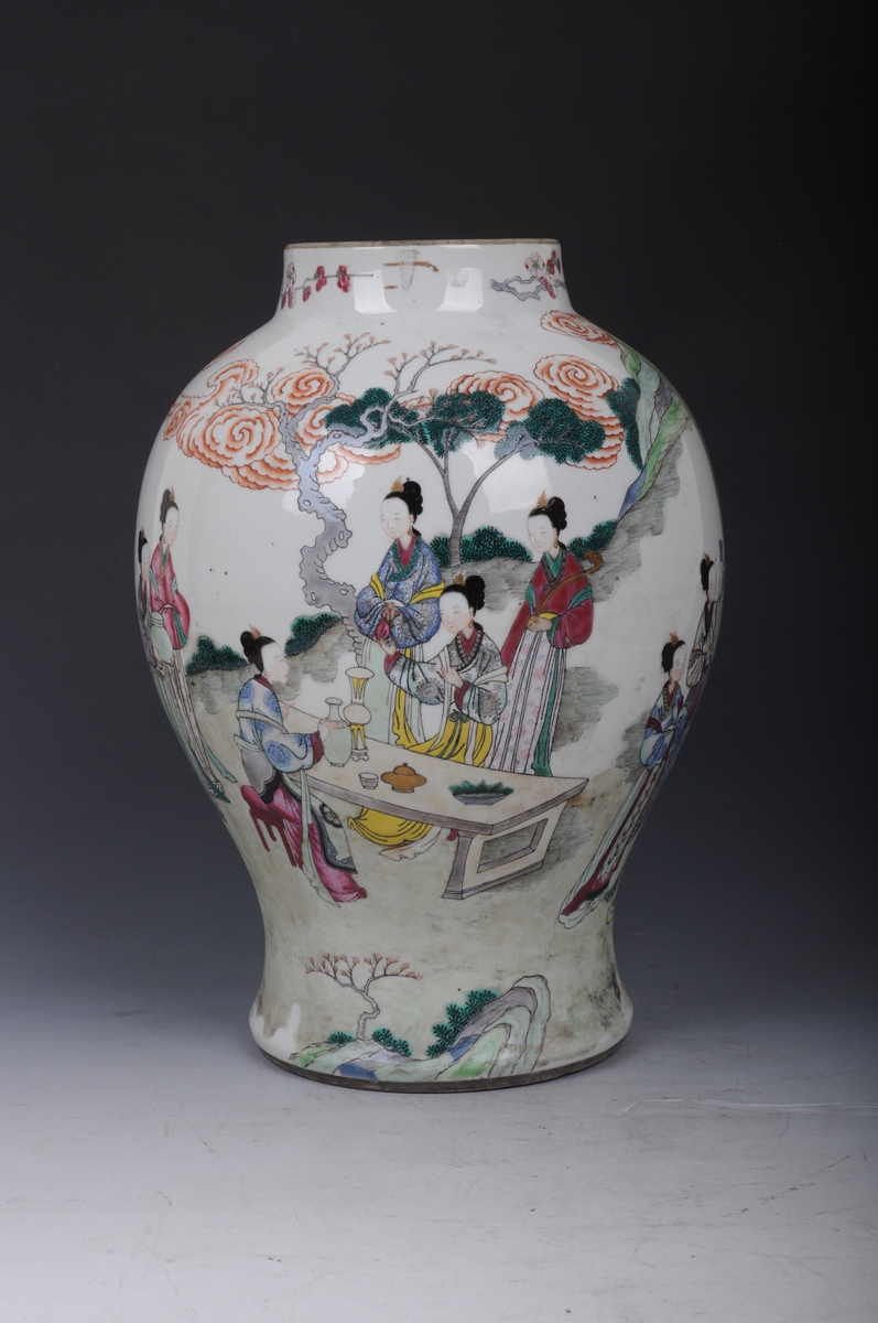 Porcelain exhibition of images of ancient women debuts in E. China to celebrate International Women’s Day