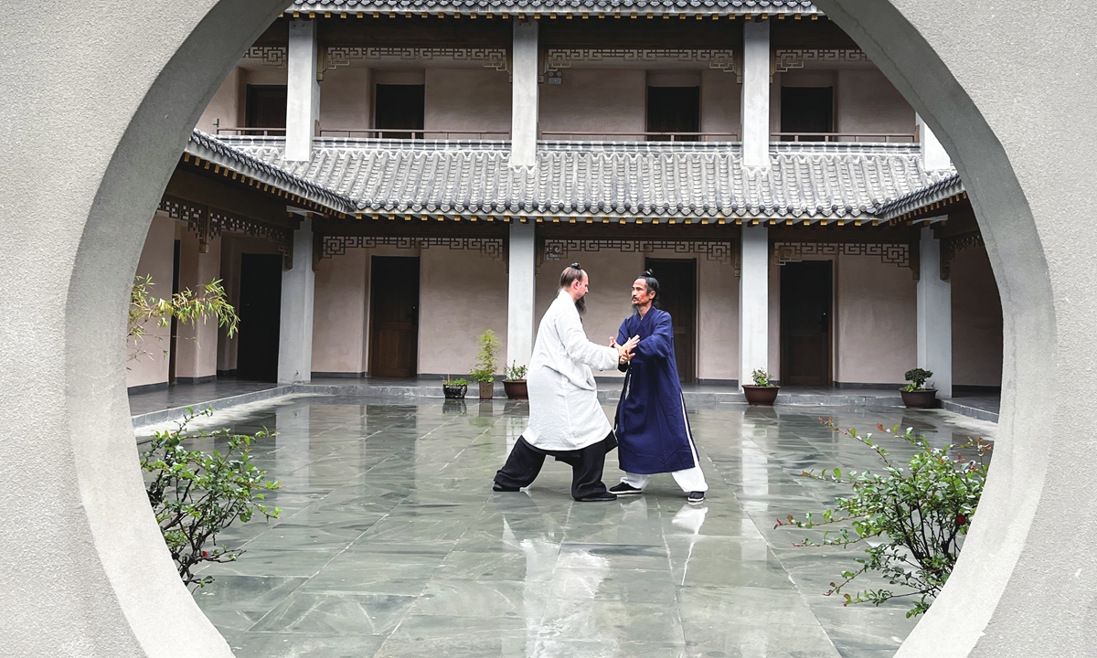 China’s Wudang attracts fans from overseas to experience charm of kung fu