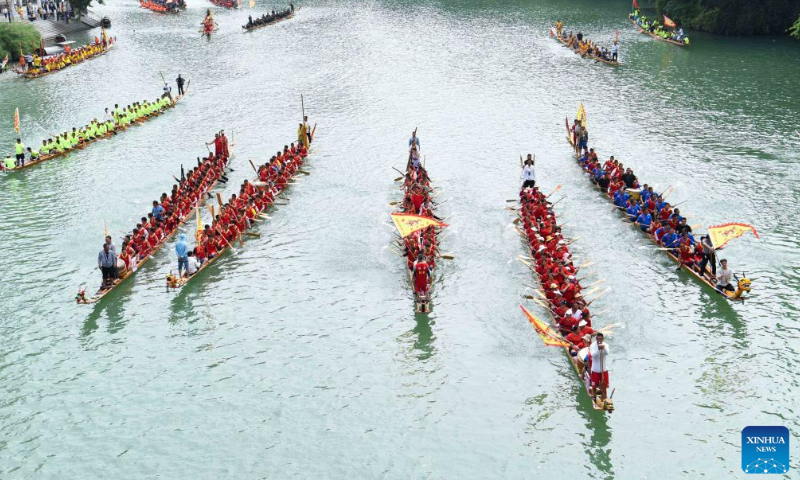 The unifying power of teamwork: dragon boat races in China and rowing in England