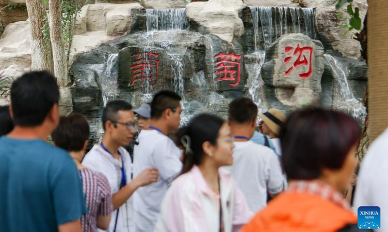 Xinjiang readies for tourists ahead of peak season