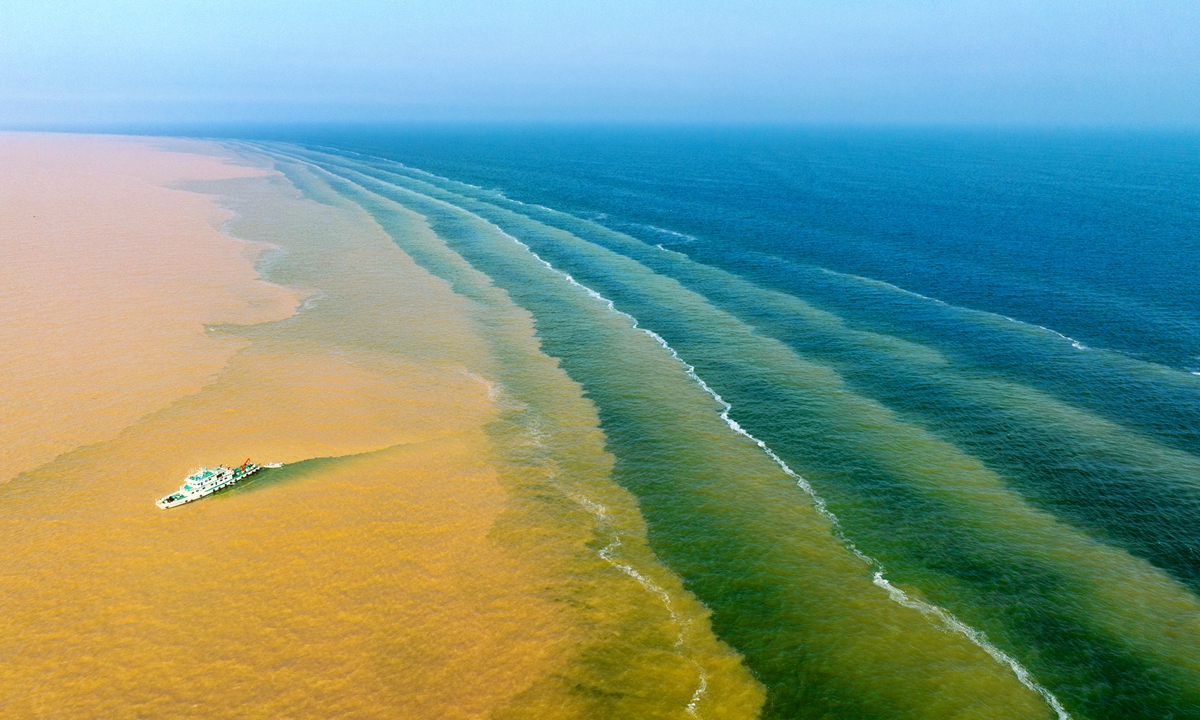 English, French guidebooks on Yellow River tour routes published for international travelers