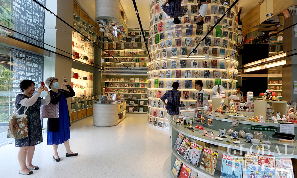 China's first magazine-themed store launched in Shanghai
