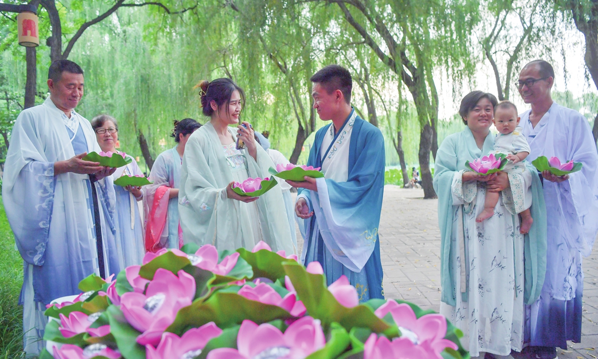 New trends, activities keep traditional Qixi Festival alive and well
