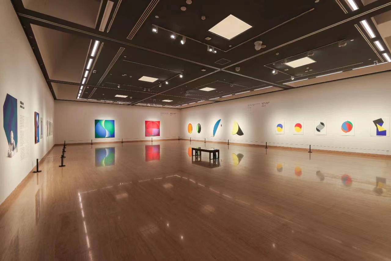 Exhibition shows abstract art from Hungary at NAMOC