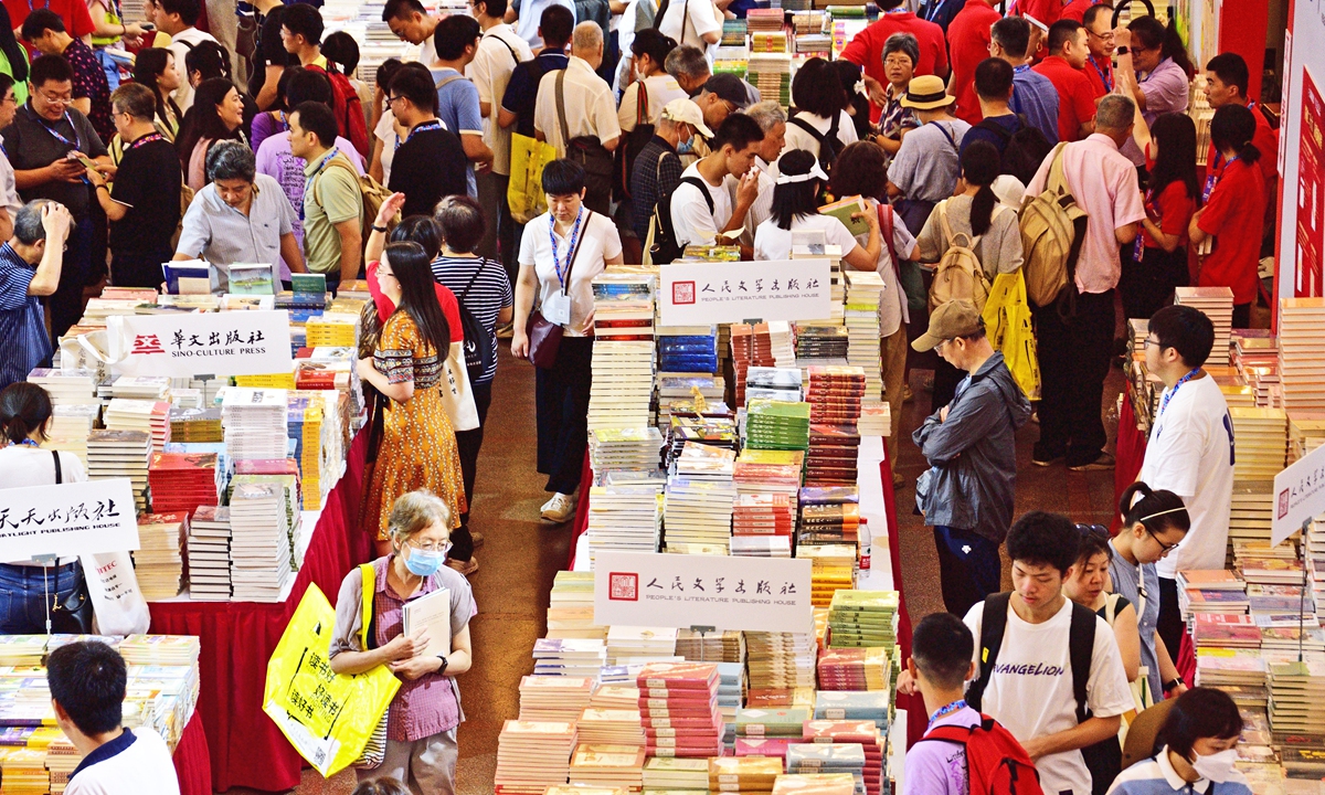 Central Axis-related book fair draws antique enthusiasts