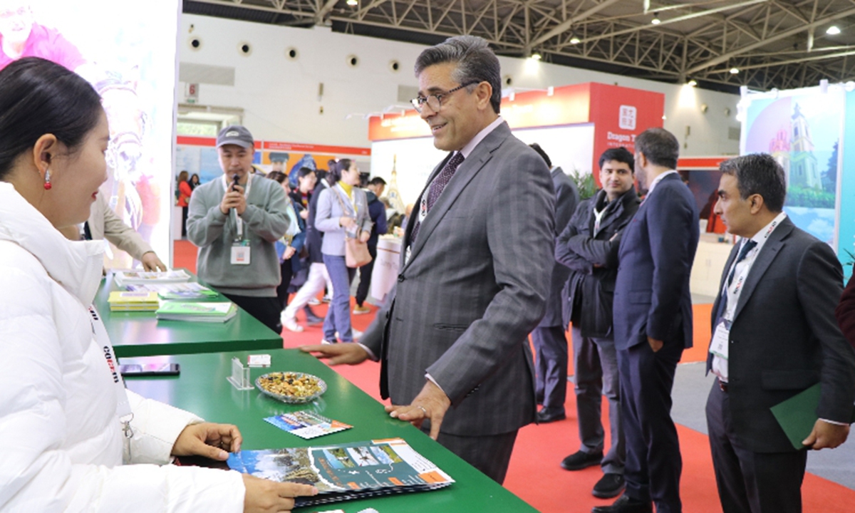 Pakistan: Ambassador inaugurates Pakistan Pavilion at the COTTM Expo
