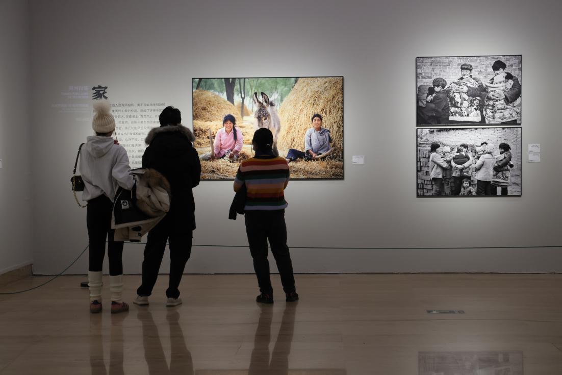 Photography retrospective of life along Yellow River opens in Beijing