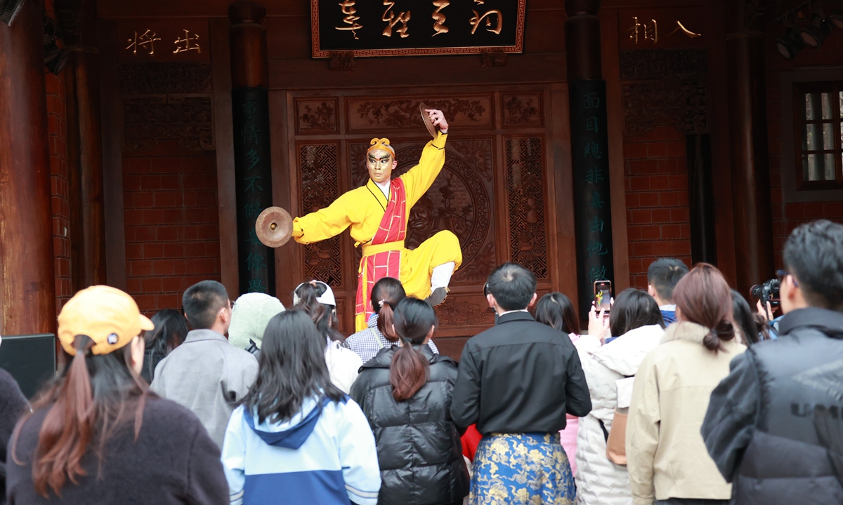 Culture Beat: Theatrical feast unveiled in E.China