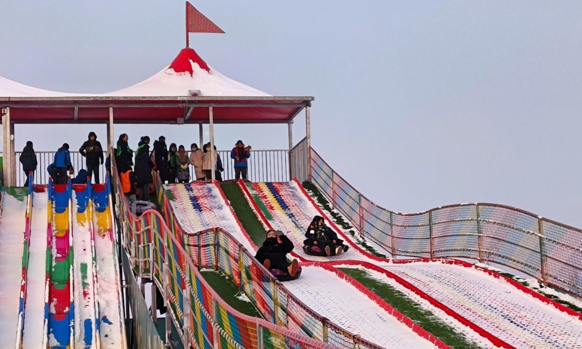 Ice and snow activities make Xinjiang ‘hot’