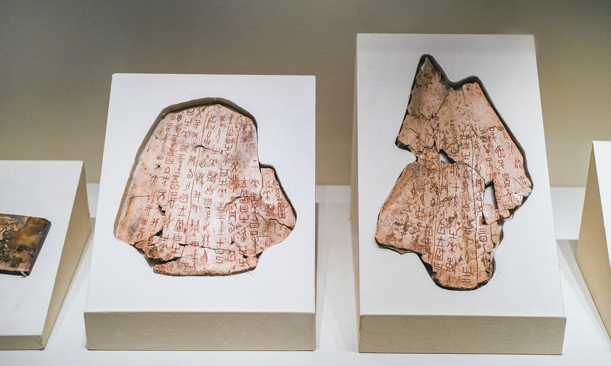Book on oracle bone inscriptions provides new interpretations of 3,000-year-old scripts