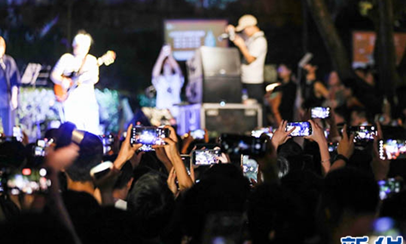 Roadside concerts become hit in SW China's Guizhou