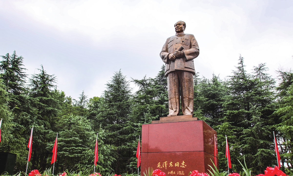 In Shaoshan, Chairman Mao revered by visitors from across the nation