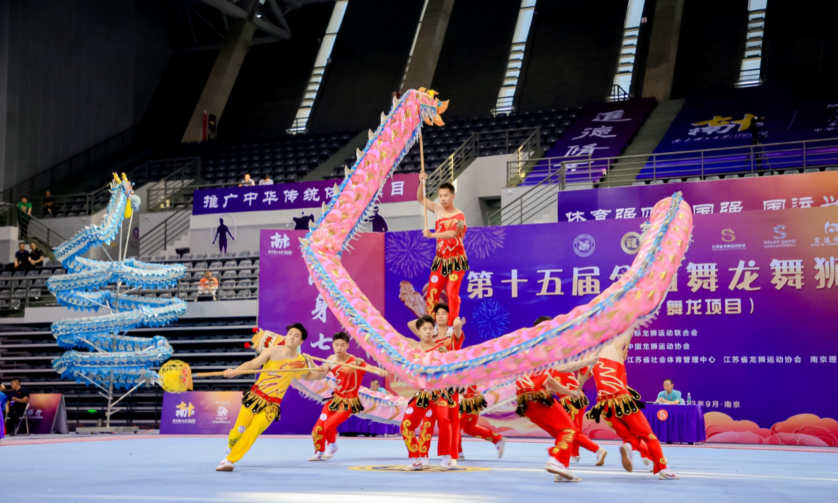 Traditional Chinese performances win hearts worldwide during Spring Festival