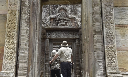 Experts meet for restoration of Cambodian temple