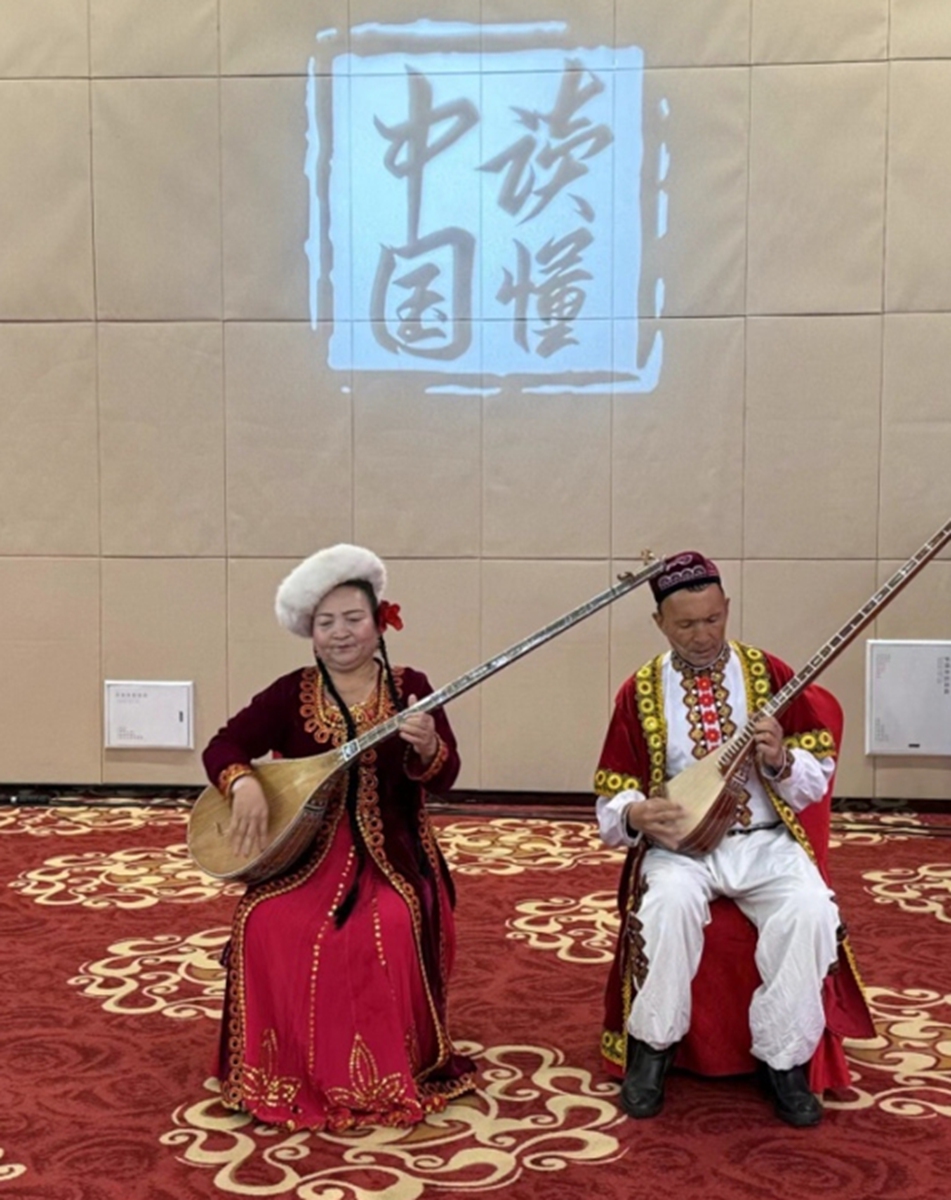 Young short video creators showcase charm of Xinjiang's Aksu Prefecture