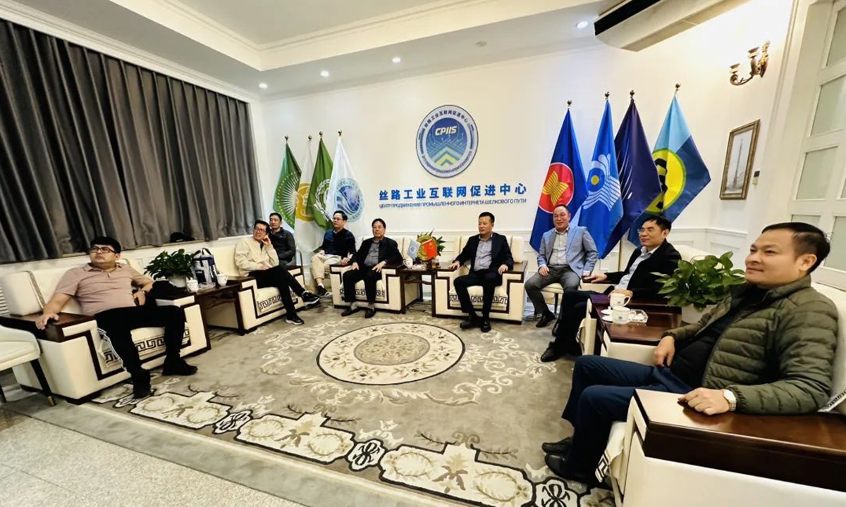 Vietnam: Representatives from embassy visit industrial internet center in Shaanxi