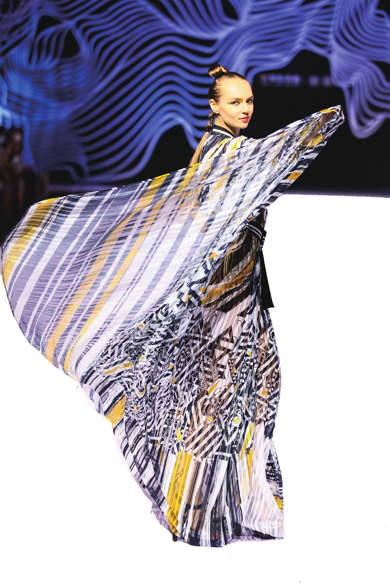 China Fashion Week highlights wedding attire, intangible cultural heritage