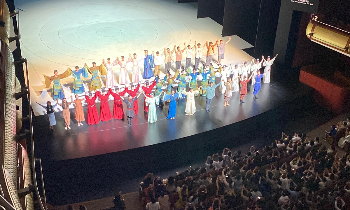Chinese dance drama 'The Journey of a Legendary Landscape Painting' mesmerizes Singaporean audiences