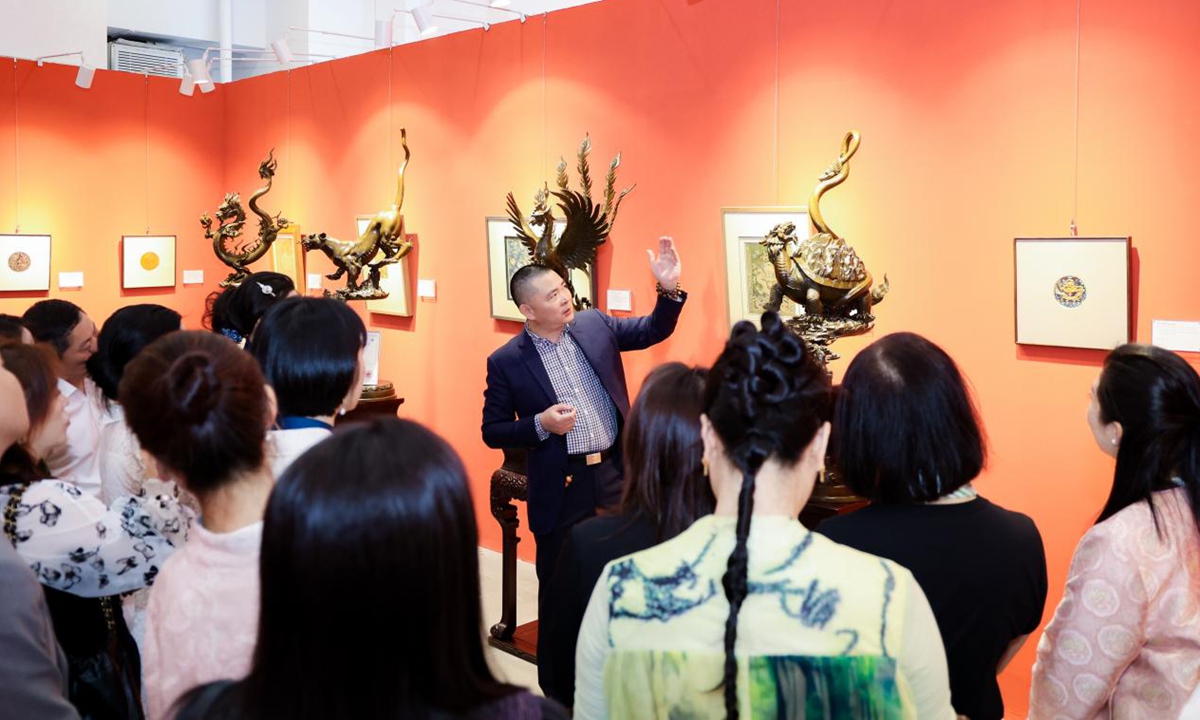 Chinese civilization dazzles in cross-border art exhibit