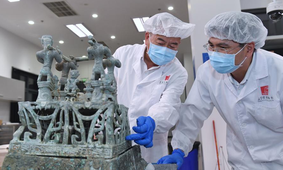 A skilled expert restores cultural relics at Sanxingdui Ruins site in SW China's Sichuan